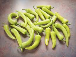 Although pepperoncini and banana pepper come from the same family, and some people have a hard time trying to tell which is which, they differ in multiple ways. Pepperoncini Vs Banana Pepper Differences Similarities Hot Peppers