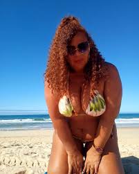 Elaine Vieira - Free pics, galleries & more at Babepedia