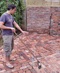 How To Lay A Patio From Reclaimed Bricks Alice De Araujo In 2020 Laying A Patio Reclaimed Brick Garden Reclaimed Brick Patio