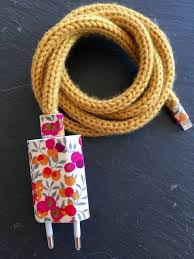 Cargador Del Telefono Iphone En Punto Mostaza Y Neon La Libertad De Wiltshire Joining Yarn Crochet Spool Knitting Wire Knitting