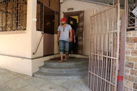 Mumbai Saif Ali Khan Seen At Bandra Gallery Social News Xyz Saif Ali Khan Indian Movies Mumbai