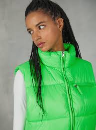 Smanicato cropped con imbottitura riciclata