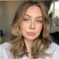 Carly Macleod's Instagram, Twitter & Facebook