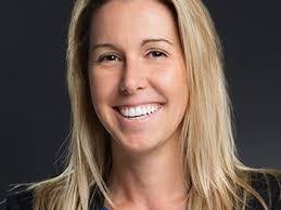 Lisa Tracy's Instagram, Twitter & Facebook