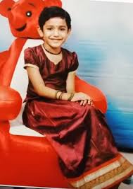 Her father name is prakash varrier and is a central government employee; Priya Prakash Varrier Biography Priya Prakash Varrier Childhood Photos Priya Prakash Varrier Mother Priya Prakash Varrier Father Priya Prakash Varrier Family Video Bolly Holly Baba