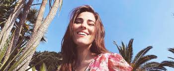 Diana infatti ha continuato il suo messaggio spiegando che bisogna pesare le parole che vengono espresse su internet, poiché non va ogni sera a casa di un'amica, ma in una settimana è successo solo due volte. Diana Del Bufalo E Deianira Marzano Botta E Risposta 361magazine