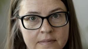 Sygdomsramte Hanne er stævnet og i chok: Privat socialrådgiver vil have  penge for Facebook-opslag