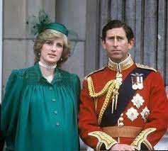 June 12 1982 Prince Charles Princess Diana On The Balcony Of Buckingham Palace For The Trooping The Colour Ceremony Prenses Diana Diana Prenses