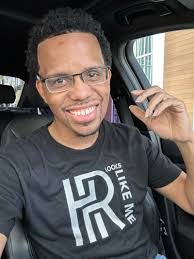 Lisa Oliphant's Instagram, Twitter & Facebook