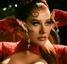 Sandy, Bruno Mars, Carla Diaz... Confira quem são os famosos mais baixinhos  do showbiz!