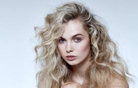 Emma Boyd's Instagram, Twitter & Facebook