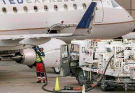 Üretici firmalar, havayolu şirketlerini zarara sokmamak için uçakları bildiğimiz benzin, mazot, gaz gibi yakıtların yerine litre fiyatı çok daha. Ucaklar Ne Kadar Yakit Tuketir Muhendis Beyinler