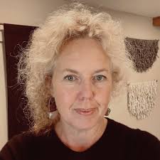 Introducing the next artist in our Maker Spotlight: ceramicist Tara Thacker.  Thacker's inspiration often stems from nature, particularly the avian  world, and she explores the relationships between observation and memory  through abstraction.