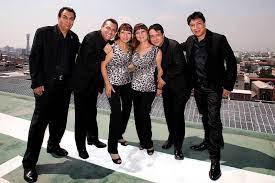 Los ángeles azules es un grupo musical de cumbia mexicana. El Universal Espectaculos Los Angeles Azules Ofreceran Concierto Benefico