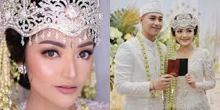 Berikut cuplikan syair nyanyian / teks dari lagunya: Detail Penampilan Cantik Siti Badriah Di Akad Pernikahan Dengan Krisjiana Kapanlagi Com