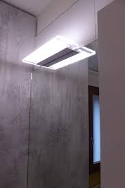 Lampade sopra specchio e applique nello stile classico, moderno o minimal, con struttura orientabile e con lampadina led o alogena. Illuminazione Specchio Bagno Come Creare La Luce Ideale