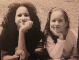 In this picture, you can see meghan started balding and she had tremendous hair loss. Meghan Markle S Natural Curly Hair Revealed In Childhood Throwback Photo Hello
