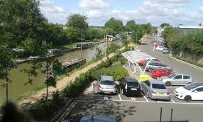 Breakfast and wifi are free, and this hotel also features a bar. Car Park By Canal For Hotel Picture Of Premier Inn Stratford Upon Avon Waterways Hotel Stratford Upon Avon Tripadvisor