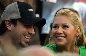 The pair attend the nba basketball playoffs between the new jersey nets and the miami heat in miami in 2006. How Enrique Iglesias And Anna Kournikova Were Able To Keep Their Pregnancy A Secret From Everyone