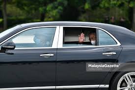 Gambar sultan abdullah memberhentikan kereta. Dengarlah Nasihat Agong