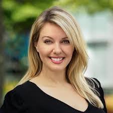 Danielle Schollmeyer's Instagram, Twitter & Facebook