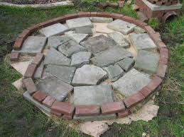 Het Fundament Van Onze Kruidenspiraal Kruidentuin Moestuin Tuin Ideeen