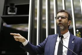 Freixo gained national attention when he presided over a. Grupos Deturpam Proposta De Marcelo Freixo Sobre Crack