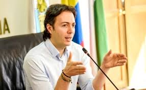 Daniel quintero calle was born on july 26, 1980, in medellín (colombia). Alcalde Quintero Rechaza Acoso Por Video Sobre Su Casa De 1 Usd Millon El Nuevo Siglo