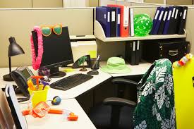 Customizing your desk or cubicle is a great way to feel more comfortable and motivated at work, but make sure that your space shows that you're focused on. How To Decorate Your Cubicle To Match Your Personality Blog Western Union