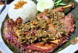 Juanda (dago) bagian atas, berputar melewati jalan panatayuda, jalan hasanudin, jalan haur pancuh, hingga kembali ke jalan dago bagian bawah. 5 Rajanya Bebek Goreng Super Gurih Di Bandung