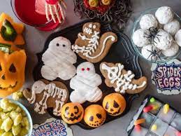 Boos & bubbly bar a boos and bubbly bar is the perfect party idea for those who want to gather for the festivities, and include a bar for the party. 11 Halloween Foods For Kids Food Network Halloween Party Ideas And Recipes Food Network Food Network