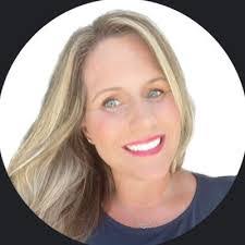 Heather Whetstone's Instagram, Twitter & Facebook