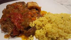 L'ossobuco alla fiorentina è un secondo piatto facile da preparare, non richiede molto tempo ed è molto ricco e saporito. Ricetta Dell Ossobuco Ristorante Osteria Pepo