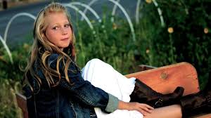 Autumn snyder was born on the 27th november 1996 in china, but was soon adopted by jack snyder and his first wife denise weber. Zack Snyder S Daughter Autumn Snyder