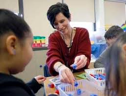 We're grateful to have Highland Elementary School kindergarten teacher Kristin  Meredith as a member of the #U46Team.