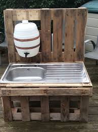 Schlammkuche Kindergarten Garten Herbst Idee Genc Garten Genc Herbst Idee Kindergarten Matschkuche Sc In 2020 Mud Kitchen Childrens Kitchens Outdoor Sinks
