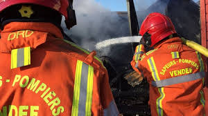 Vous êtes à la recherche d'un emploi, d'une formation ou tout simplement d'une information en rapport avec ces thèmes ? Vendee Le Corps Sans Vie D Une Femme Retrouve Dans Sa Maison Apres Un Incendie