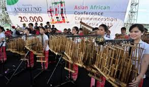 Hal itulah yang dapat menghasilkan suara dengan nada yang berbeda sesuai notasi musik. Mengenal Angklung Alat Musik Goyang Asli Jawa Barat