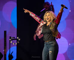 Jun 11, 2021 · wenn beatrice egli und eloy de jong ins plaudern geraten, dann gibt es kein halten mehr! Beatrice Egli Wohlfuhlgarantie Mit Dvd Aufzeichnung Im Mannheimer Rosengarten Konzert Und Musiknews Konzertberichte