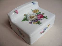 Porte Papier Toilette Porcelaine De Limoges Motif Fleurs Distributeur De Papier En Ceramique Decoration Wc A L Ancienne Vin Etsy Teams Etsy French Vintage