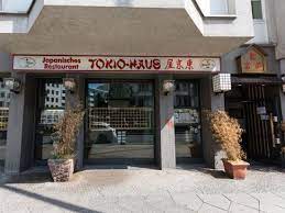 Inside of this traditional japanese home you'll fine some unique rooms and appliances only common to japanese houses. Restaurant Tokio Haus Der Eingang Bild Von Tokyohaus Berlin Tripadvisor