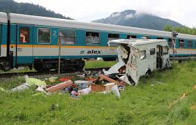 Der im jahr 2010 produzierte fantasyfilm die chroniken von narnia: Tag24 News Munchen On Twitter Ungluck Am Bahnubergang Zug Zerfetzt Wohnmobil Unfall Oberstdorf Https T Co M5u29pe07d