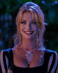 It's difficult to imagine the mask without cameron diaz in the role of tina, not only because it made the actress a huge star, but also because she was so perfect in the part. Cameron Diaz Cameron Diaz Bikini Cameron Diaz Cameron Diaz Young