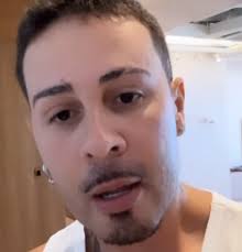 Carlinhos Maia surta por conta de pergunta sobre funcionárias