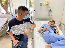 Phía đông giáp huyện văn giang và huyện khoái châu, tỉnh hưng yên với ngăn cách tự nhiên là sông hồng. S1h6tnxnya6n M