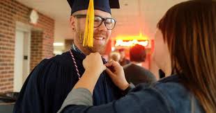 Nearly 600 graduate from NIACC