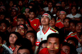 Many fans, thai and malaysians, were spotted getting their face painted in colours of their nation. Myanmar Football Fans Seagames 2015 Exiter