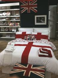 St Georges Flag Bed Linen With Union Jack Accent Pieces London Bedroom Themes Bedroom Themes Bedroom Makeover