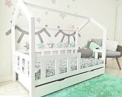 Schau dir unsere auswahl an kinderbett an, um die tollsten einzigartigen oder spezialgefertigten handgemachten stücke aus unseren shops für kindermöbel zu finden. Kinderbett Kinderhaus Haus 90x200 Weiss Sicherheitbarrieren Matratzenschublade Ebay Kinderbett Kinderhaus Hausbett Kinder Bett