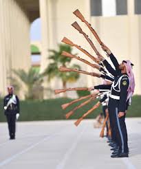 كما حضر الرؤساء المصري عبد الفتاح السيسي والسوداني عمر حسن. Ø¨Ø§Ù„ØµÙˆØ± ØªØ®Ø±ÙŠØ¬ Ø§Ù„Ø¯ÙØ¹Ø© 29 ÙˆØ§Ù„Ø¯ÙØ¹Ø© 34 Ù…Ù† Ø·Ù„Ø¨Ø© ÙƒÙ„ÙŠØ© Ø§Ù„Ù…Ù„Ùƒ Ø®Ø§Ù„Ø¯ Ø§Ù„Ø¹Ø³ÙƒØ±ÙŠØ© ØµØ­ÙŠÙØ© ÙŠÙ…Ø§Ù…Ø© Ø§Ù„Ø¥Ù„ÙƒØªØ±ÙˆÙ†ÙŠØ©